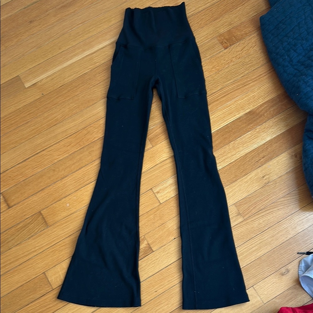Aerie fold over ribbed wide leg pants in black!